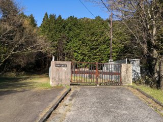 配水池のところが登山口