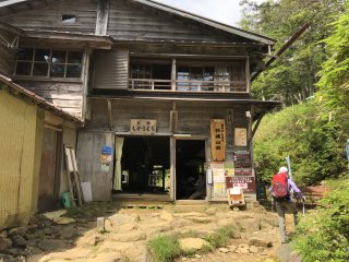 行場小屋