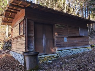 一軒屋避難小屋