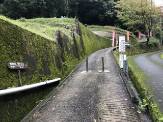 観音寺への登り口