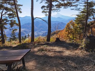 途中の展望台から見た富士山