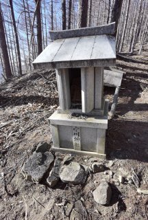 サヲラ峠の祠