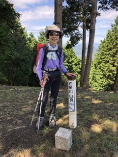 白猪山山頂の三角点
